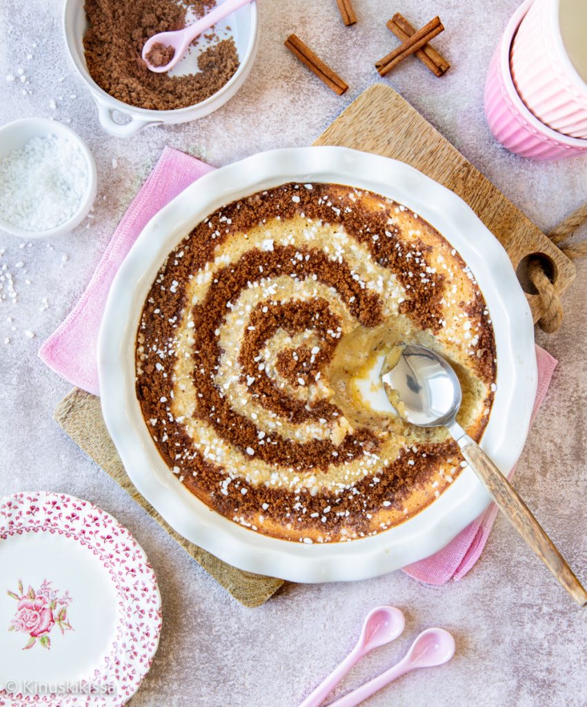 https://media.kinuskikissa.fi/uploads/sini/2026/09/korvapuusti-mutakakku-851x1024.jpg