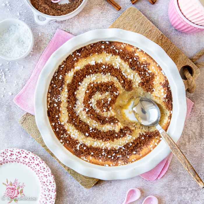 https://media.kinuskikissa.fi/uploads/sini/2026/09/korvapuusti-mutakakku-resepti.jpg