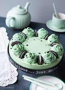 https://media.kinuskikissa.fi/uploads/sini/2026/09/minttu-oreokakku-2-216x300.jpg