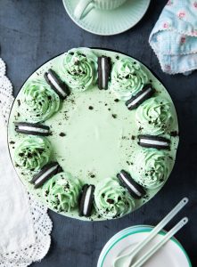 https://media.kinuskikissa.fi/uploads/sini/2026/09/minttu-oreokakku-3-221x300.jpg