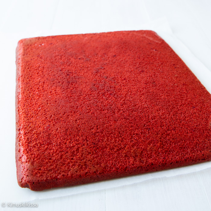 https://media.kinuskikissa.fi/uploads/sini/2026/09/red-velvet-levykakkupohja-resepti.jpg