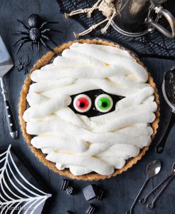 https://media.kinuskikissa.fi/uploads/sini/2026/10/muumio-piirakka-246x300.jpg