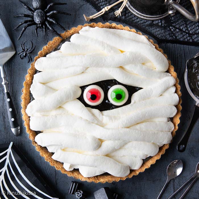 https://media.kinuskikissa.fi/uploads/sini/2026/10/muumio-piirakka-resepti.jpg