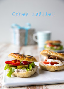 https://media.kinuskikissa.fi/uploads/sini/bagelit-2-1-216x300.jpg