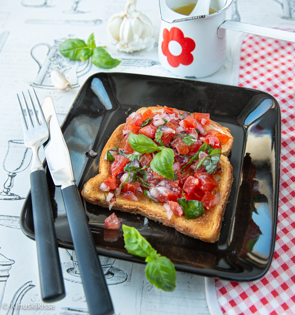 https://media.kinuskikissa.fi/uploads/sini/bruschetta.jpg