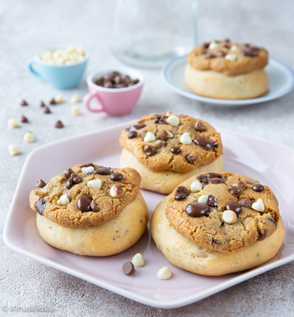 https://media.kinuskikissa.fi/uploads/sini/chocolate-chip-buns.jpg