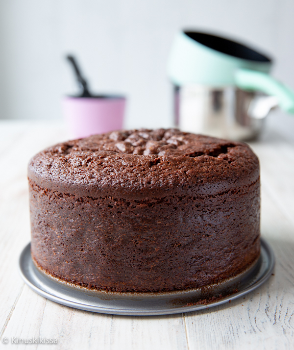 https://media.kinuskikissa.fi/uploads/sini/chocolate-first-kakkupohja-2.jpg