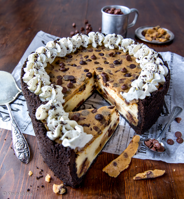 https://media.kinuskikissa.fi/uploads/sini/cookie-dough-cheesecake.jpg