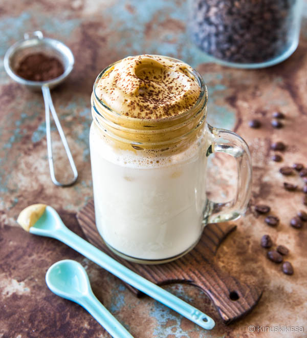 https://media.kinuskikissa.fi/uploads/sini/dalgona-kahvi-coffee.jpg