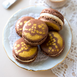 https://media.kinuskikissa.fi/uploads/sini/glamour-macaronit-300x300.jpg