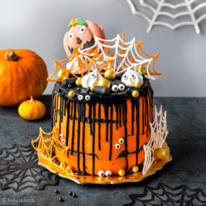 https://media.kinuskikissa.fi/uploads/sini/halloween-putouskakku-resepti-300x300.jpg