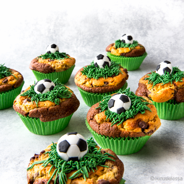 https://media.kinuskikissa.fi/uploads/sini/jalkapallomuffinssit.jpg