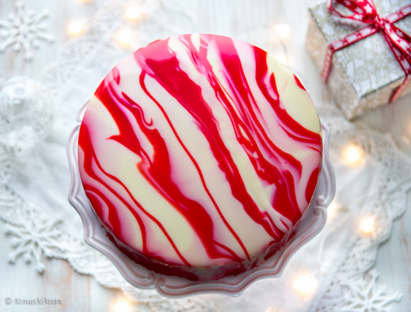 https://media.kinuskikissa.fi/uploads/sini/jouluinen-piilokakku.jpg