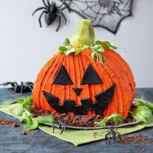 https://media.kinuskikissa.fi/uploads/sini/kaannetty-halloween-kakku-resepti-300x300.jpg