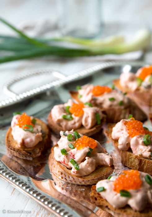 https://media.kinuskikissa.fi/uploads/sini/katkarapu-crostinit.jpg