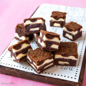 https://media.kinuskikissa.fi/uploads/sini/kinder-brownies-resepti-300x300.jpg