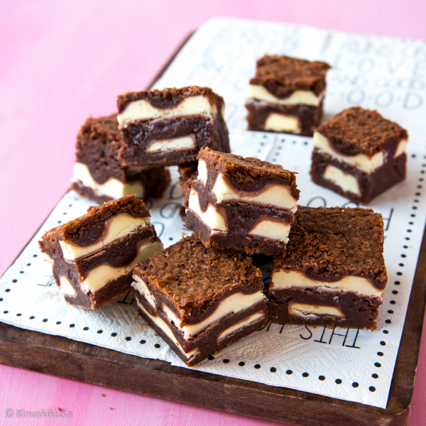 https://media.kinuskikissa.fi/uploads/sini/kinder-brownies.jpg