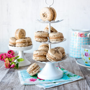 https://media.kinuskikissa.fi/uploads/sini/korvapuusti-macarons-artikkelikuva-300x300.jpg