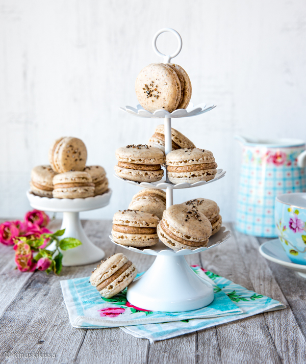 https://media.kinuskikissa.fi/uploads/sini/korvapuusti-macarons.jpg