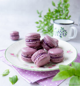 https://media.kinuskikissa.fi/uploads/sini/mantelittomat-macaron-277x300.jpg