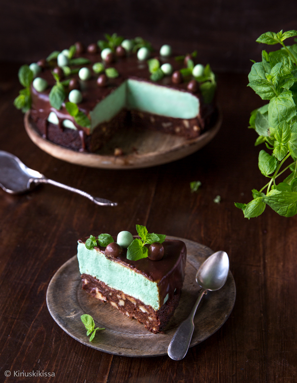 https://media.kinuskikissa.fi/uploads/sini/minttubrowniekakku.jpg