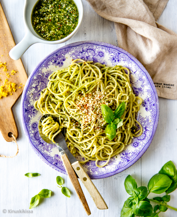 https://media.kinuskikissa.fi/uploads/sini/pestopasta.jpg