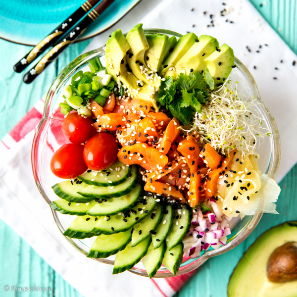 https://media.kinuskikissa.fi/uploads/sini/poke-bowl.jpg