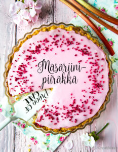 https://media.kinuskikissa.fi/uploads/sini/raparperi-masariinipiirakka-233x300.jpg