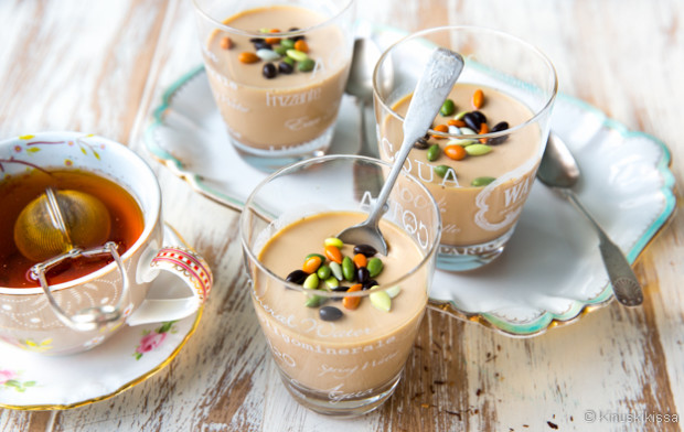 https://media.kinuskikissa.fi/uploads/sini/rooibos-pannacotta-1.jpg