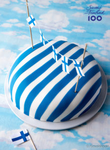https://media.kinuskikissa.fi/uploads/sini/suomi-100-kakku-2-219x300.jpg