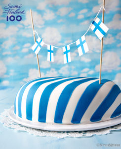 https://media.kinuskikissa.fi/uploads/sini/suomi100-kakku-2-245x300.jpg