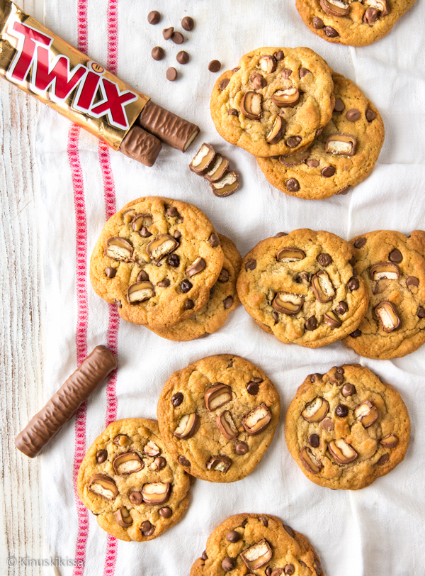 https://media.kinuskikissa.fi/uploads/sini/twix-chip-cookies.jpg