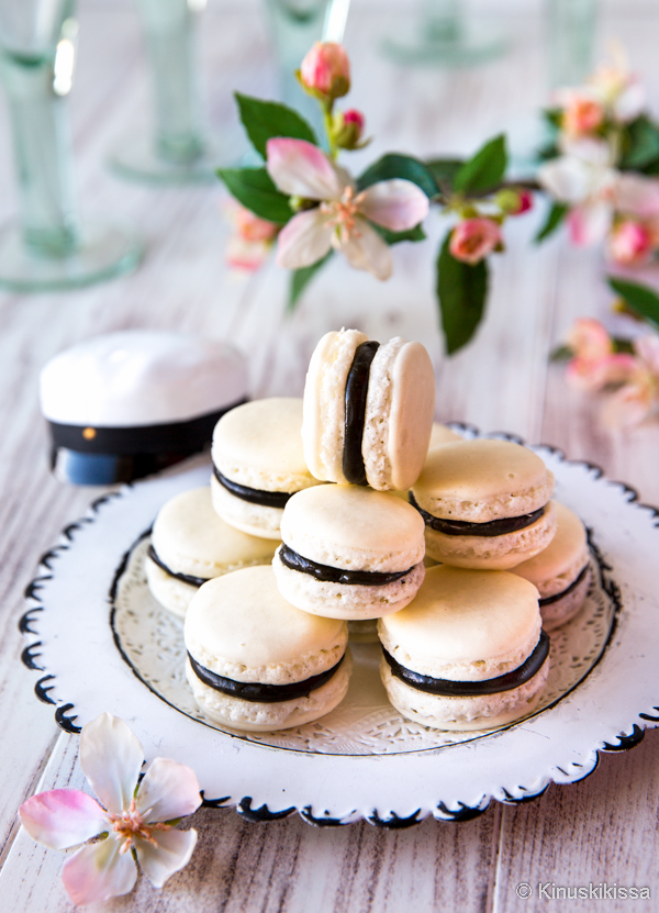 https://media.kinuskikissa.fi/uploads/sini/yo-macarons-1.jpg